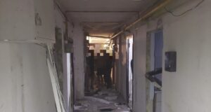 Explozie într-un bloc de locuințe din Zărnești. 4 persoane au ajuns la spital(FOTO)