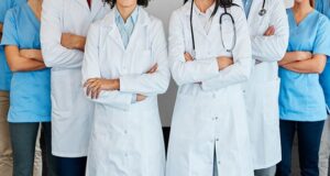 Cât câștigă un chirurg, un ortoped, un neurochirurg sau un farmacist