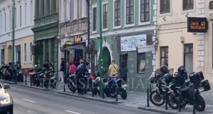 Măi băieți, trotuarul nu este parcare pentru motociclete (FOTO)