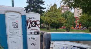 Toalete publice vandalizate vizavi de AFI Mall(FOTO)