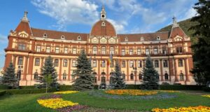 Aproape jumătate din bugetul CJ Brașov pe anul 2026, alocat salariilor și cheltuielilor de funcționare