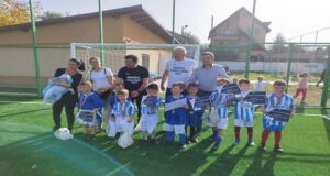 Noul teren sintetic de mini-fotbal pentru copiii din Cristian a fost inaugurat