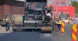 Continuă lucrările de reparații ale străzilor din Brașov