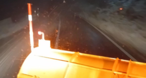 Ninge la Fundata! Drumarii au început deszăpezirea (FOTO)