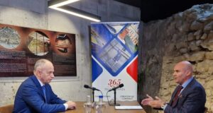 Cum să-l compari pe Geoană cu Ciucă sau Ciolacu? Geoană este diplomat și vorbește limbi străine, Ciucă și Ciolacu abia vorbesc limba română