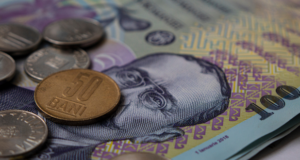 Rata anuală a inflației a scăzut în luna august. Motorina și benzina au înregistrat cele mai mari creșteri de prețuri