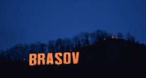 Pentru a marca Ziua Internațională pentru Eliminarea Violenței asupra Femeilor, literele de pe Tâmpa vor iluminate în culoarea portocaliu!