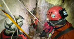 Exercițiu de salvare dintr-un aven (FOTO)