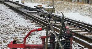 Trei femei au fost rănite după ce pantograful locomotivei s-a rupt și a spart un geam