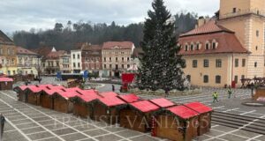 ”Căsuțele” de la Târgul de Crăciun din Brașov, printre cele mai urâte din țară (FOTO)