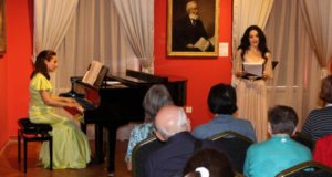 Pe 6 decembrie, Opera Brașov invită brașovenii la „Recitalul de la ora cinci”