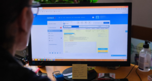 Brașovenii pot accesa serviciile sociale DAS direct din fața calculatorului