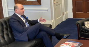 Ambasadorul României în SUA trăiește într-o vilă cu 46 de camere și 8 băi