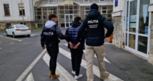 Un bărbat din Brașov arestat preventiv pentru tentativă de omor, după ce ar fi sărit la gâtul unui prieten cu un obiect ascuțit