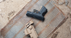 Un poliţist din Covasna a început să tragă cu pistolul din dotare spre vecini