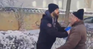 EXCLUSIV! „Justițiarul de Berceni” intră cu forța într-un liceu din Brașov! Avem înregistrare video cu pătrunderea acestuia în incinta școlii