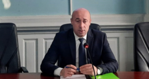 Prefectul Brașovului susține că ursul problemă de la Crizbav va fi căutat şi împuşcat