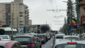 Primarul tot nu are soluții pentru traficul infernal din oraș! (FOTO) 2 joi 45