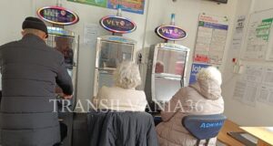 Pensionarii din Brașov își ”sparg” banii la păcănele (FOTO)