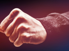 S-au îmbătat și s-au luat la bătaie. Un bărbat de 49 de ani, din Codlea, a fost reținut de poliție