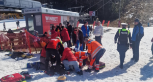 Un turist a făcut stop-cardio respirator pe o pârtie din Azuga. A fost transportat la SJU Brașov cu elicopterul (FOTO)