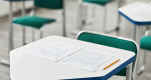 75,07% dintre candidații care au susținut simularea examenului de Evaluare Națională la limba și literatura română, în județul Brașov, au obținut note peste 5,00 și numai 46,34% la matematică