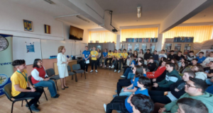 Maria Grapini, invitată de onoare a Liceului Teoretic „Lucian Blaga” din Reghin. Eurodeputatul PUSL le-a prezentat elevilor modul de funcționare al UE!