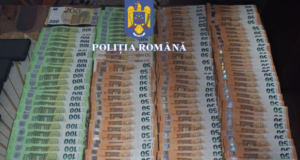 Percheziții la o rețea de cămătari din Rupea. Cereau dobândă de 100% și recurgeau la șantaj și amenințări pentru a recupera banii (FOTO)