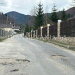 Comuna gropilor! Așa arată cea mai vizitată localitate din România! (GALERIE FOTO) 3 bran drum