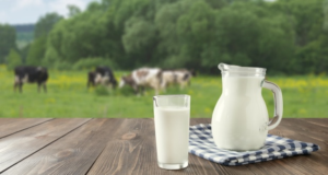 De unde vine laptele din cele mai vândute cutii în România. Topul furnizorilor