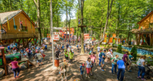 Dino Parc Râșnov, alegerea nr. 1 în rândul parcurilor tematice din România. Peste 455.000 de vizitatori în 2023