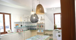 VIDEO. Rezervația „Valea Zimbrilor”, de la Vama Buzăului, are acum un magazin de suveniruri