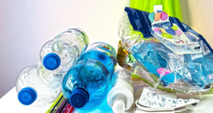 De Paște, românii consumă mai mult, aruncă și mai mult. Cresc cantitățile de deșeuri de ambalaje în preajma sărbătorilor