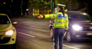 Crăciun în arest! Fiind băut, gonea cu 167 km/oră prin Brașov cu o mașină furată
