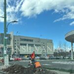 Brașovul bine administrat! Trotuar spart la câteva zile după ce a fost asfaltat (FOTO) 2 trotuar spart2