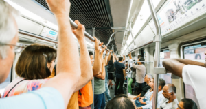 Brașovul ar putea beneficia de bilete pentru trenurile metropolitane, după modelul trenurilor de Otopeni