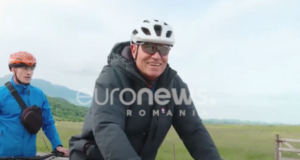 VIDEO. Klaus Iohannis a venit, din Predeal, până la Cheile Zărneștiului, pe bicicletă