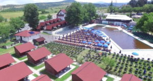 Stațiunea din județul Brașov pe care mulți au uitat-o, dar e la mare căutare acum. Prețuri mici, condiții bune, dar și divertisment pentru toate vârstele