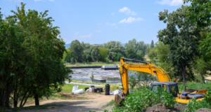 O cafenea panoramică va fi construită pe insula aflată în mijlocul lacului de agrement din Sfântu Gheorghe (FOTO)