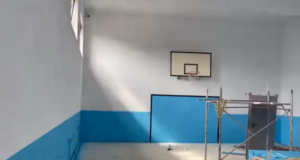 VIDEO. În ce stadiu au ajuns lucrările de reabilitare a școlilor din comuna Prejmer. Sala de sport a Școlii Gimnaziale din Prejmer a intrat în reparații capitale