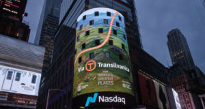 VIDEO. „Drumul care unește” trece și prin New York, mai exact prin Times Square. Via Transilvanica, drumul care trece și prin județul Brașov, promovat la New York