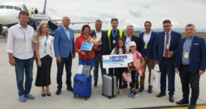 Braşoveanca Alina Toma este pasagerul cu numărul 200.000 al Aeroportului Internaţional Braşov-Ghimbav! (FOTO)