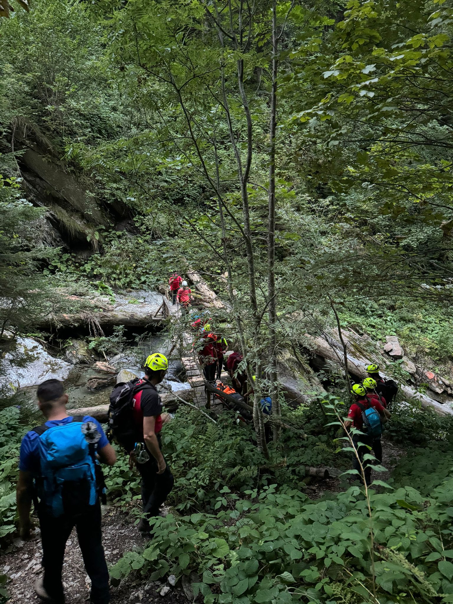 Acțiune complexă de salvare, în Munții Făgăraș, după ce un turist a suferit o entorsă la genunchi. Operațiunea a durat peste 7 ore! (FOTO) 2 IMG 20240829 WA0012