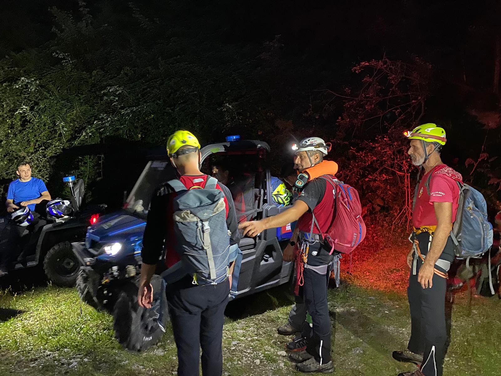 Acțiune complexă de salvare, în Munții Făgăraș, după ce un turist a suferit o entorsă la genunchi. Operațiunea a durat peste 7 ore! (FOTO) 1 IMG 20240829 WA0015