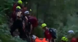 Acțiune complexă de salvare, în Munții Făgăraș, după ce un turist a suferit o entorsă la genunchi. Operațiunea a durat peste 7 ore! (FOTO)