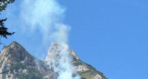 Evitați zona! Incendiul din Abruptul Prahovean al Bucegilor reactivat