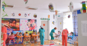 Aproape 500 de prichindei din Brașov au început anul școlar cu o săptămână mai devreme