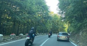 Pe drumul spre Poiana Brașov nu se respectă nicio regulă de circulație! Cum conduc motocicliștii (FOTO)