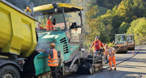 Lucrările de modernizare pe DN73F, în comuna Moieciu se apropie de final
