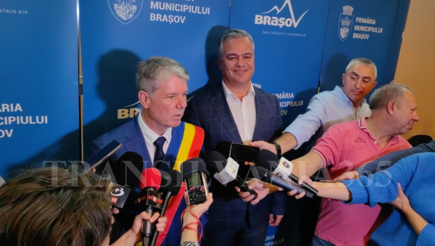 VIDEO. Primarul George Scripcaru a depus astăzi jurământul și a început un nou mandat în fruntea Municipalității: „Obiectivul nostru este să dezvoltăm Brașovul în următoarea perioadă, în așa fel încât atunci când cineva este întrebat în ce oraș s-ar muta din România să spună că la Brașov este cel mai bine” 1 21.10 16
